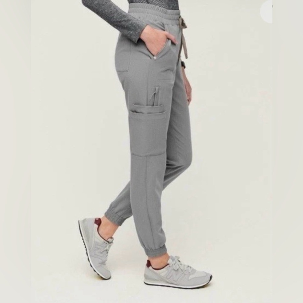 Figs Charlotte 21 Pocket Slim Jogger Scrubs - Picture 3 of 13